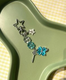 WEGO ビジュークローバービーズキーホルダー