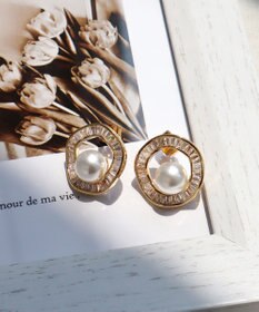 Tiaclasse 【金属アレルギー対応】パール＋ウェーブサークルピアス