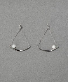 Phoebe 【金属アレルギー対応】スライヴパールトライアングルピアス　シルバー/ニッケルフリー