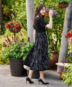 Tiaclasse 【小倉優子さん着用・新色追加・洗える】モノトーンフラワープリントワンピース