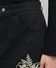 GRACE CONTINENTAL エンブロイダリータイトスカート