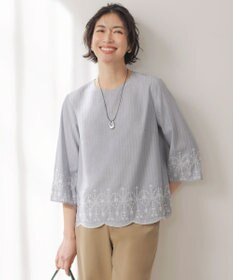 J.PRESS LADIES 【一枚で着映え】ストライプ×エンブロイダリー クルーネック ブラウス