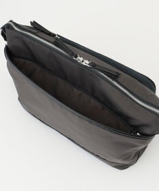 Y'SACCS ナイロン×リサイクルレザー　コンビマルチショルダー