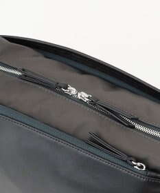 Y'SACCS ナイロン×リサイクルレザー　コンビマルチショルダー