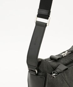 Y'SACCS ストリームラインポシェット