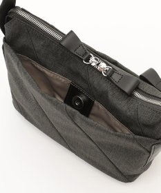 Y'SACCS ストリームラインポシェット