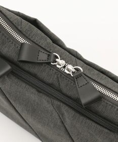 Y'SACCS ストリームラインポシェット