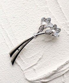 Tiaclasse フローラルブーケブローチ