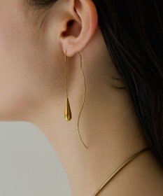 Phoebe 〈金属アレルギー対応〉フロウドロップアメリカンピアス　ゴールド　ステンレス