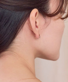 Phoebe 【金属アレルギー対応】【痛くないシリーズ】ランダムプチベゼルストーンライトフィットイヤリング　シャンパンゴールド