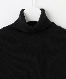 Feroux パールボタン リブタートル ニット