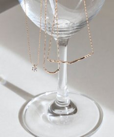 Phoebe 〈金属アレルギー対応〉エターナルクレセントネックレス