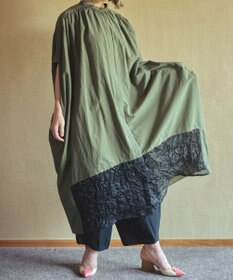 muuc キャッチ裾切り替えフレンチスリーブワンピース〈前開きで羽織にも〉〈日本製〉〈上品な透け感〉〈体型カバー・フリーサイズ〉〈モードな異素材・コットンローン使用〉