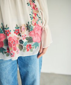 GRACE CONTINENTAL フラワー刺繍ギャザートップ