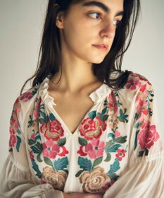 GRACE CONTINENTAL フラワー刺繍ギャザートップ