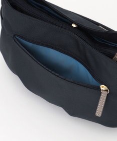 LA BAGAGERIE ポリエステルキャンバス　タックショルダー