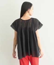 earth music&ecology 【WEB・一部店舗限定】【綿100％】レース＆ピンタックフレンチブラウス