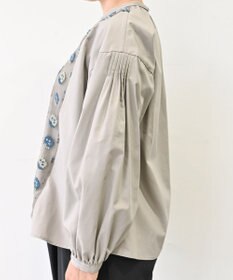 muuc 〈遠州織物の工場で織られた上質なコットン生地〉あじさい小花柄刺繍切り替え ボリューム袖 プルオーバーブラウス