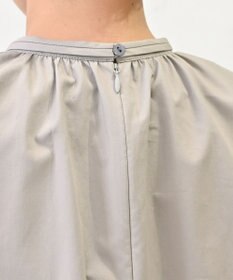 muuc 〈遠州織物の工場で織られた上質なコットン生地〉あじさい小花柄刺繍切り替え ボリューム袖 プルオーバーブラウス