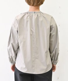 muuc 〈遠州織物の工場で織られた上質なコットン生地〉あじさい小花柄刺繍切り替え ボリューム袖 プルオーバーブラウス