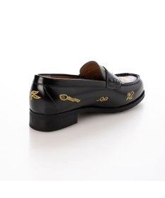 ing <ing>【ハリー・ポッターコラボレーション】刺繍モチーフローファー