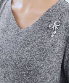 Tiaclasse 【安田美沙子さん着用】キュービックリボンモチーフブローチ