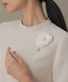 組曲 エアリーカメリアラペルピン