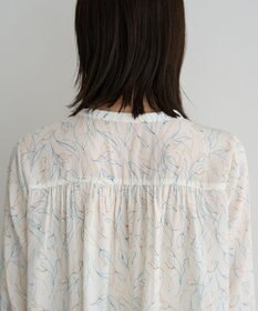 YECCA VECCA ラインフラワー柄ギャザーブラウス
