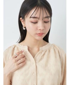 earth music&ecology 刺繍ギャザーブラウス