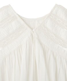 earth music&ecology 【WEB・一部店舗限定】【綿100％】レース＆ピンタックフレンチブラウス