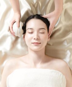 YAMATO テーブル＆キッチン 【フェスティノ】充電式EMSヘッドスパ　プレミア  サンドベージュ  SMHB-044-SB