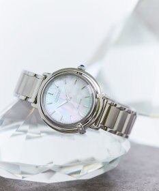 CITIZEN 【光発電 腕時計】マニッシュな端正さの中にフェミニンな要素を取り入れた2WAYモデル