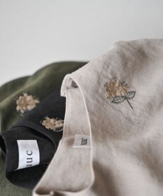 muuc 〈高品質ベルギーリネン〉〈オンオフ着られる〉花刺繍モチーフ付きリネンプルオーバー