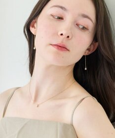 Phoebe 〈金属アレルギー対応〉タイニーフラワーロングセラミックポストピアス　チェーンピアス/小粒パール/揺れるピアス