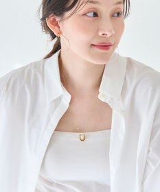 Phoebe 〈金属アレルギー対応〉メタリックパールホースシューネックレス　ゴールド　ステンレス/馬蹄/蹄鉄/ラッキーモチーフ/ギフト/プレゼント/大ぶり