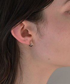 Phoebe 【金属アレルギー対応】【痛くないシリーズ】ストレートシャインクリスタルループフィットイヤリング　シャンパンゴールド