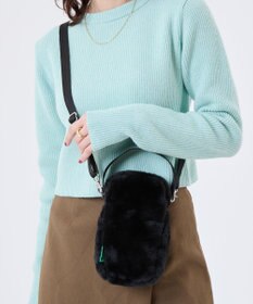 LeSportsac FUR MINI PHONE CROSSBODY/ブラックフラッフィーファー