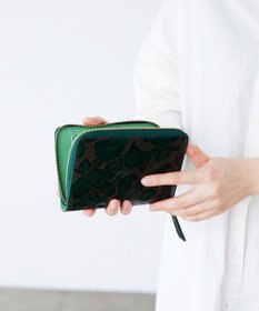 TOPKAPI 【TREASURE TOPKAPI】ローズエンボス ツヤ レザー ラウンドファスナー 二つ折り財布/パスポート対応