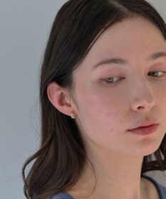 Phoebe 【金属アレルギー対応】【痛くないシリーズ】ストレートシャインクリスタルループフィットイヤリング　シャンパンゴールド