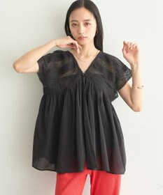 earth music&ecology 【WEB・一部店舗限定】【綿100％】レース＆ピンタックフレンチブラウス