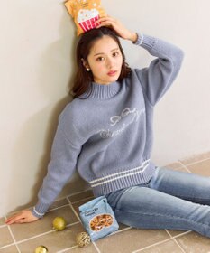 Feroux レタードハイネック プルオーバー