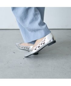 MODE ET JACOMO <carino>レーザーカットフラットパンプス