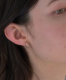 Phoebe 【金属アレルギー対応】【痛くないシリーズ】ストレートシャインクリスタルループフィットイヤリング　シャンパンゴールド