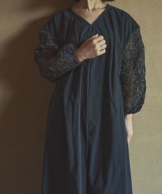 muuc キャッチ袖ワンピース〈日本製〉〈上品な透け感〉〈ベルト付きでAラインも〉〈体型カバー・フリーサイズ〉〈モードな異素材・オーガニックコットン使用〉