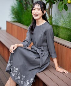 Tiaclasse L 【洗える】花柄刺繍フレアワンピース