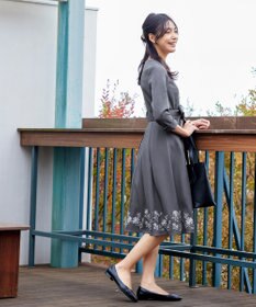 Tiaclasse L 【洗える】花柄刺繍フレアワンピース