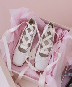 Maison de FLEUR レースアップサテンパンプス