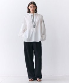 BEIGE， AXI / 刺繍ステッチ ドルマンスタンドブラウス