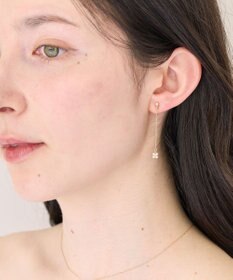 Phoebe 〈痛くないシリーズ/金属アレルギー対応〉タイニーフラワーロングライトフィットイヤリング　チェーン/小粒パール/揺れるイヤリング