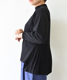 muuc 〈コットン100％強撚糸〉〈通気性が高いドライタッチな素材〉袖口ケーブル模様編み フレアーシルエット後ろプリーツ ハイネックプルオーバー